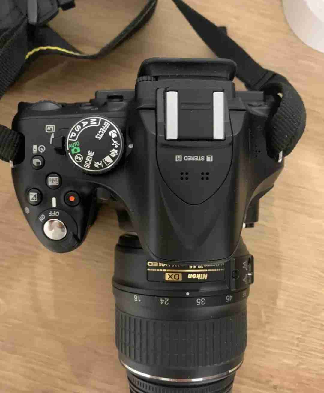 NIKON 5200