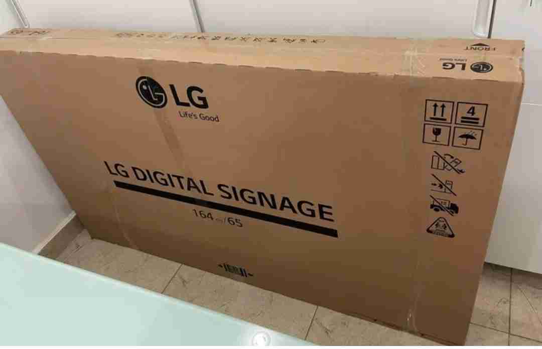 LG 65 INCHES 4K UHD COMMERCIAL DIGITAL SIGNAGE MONITOR