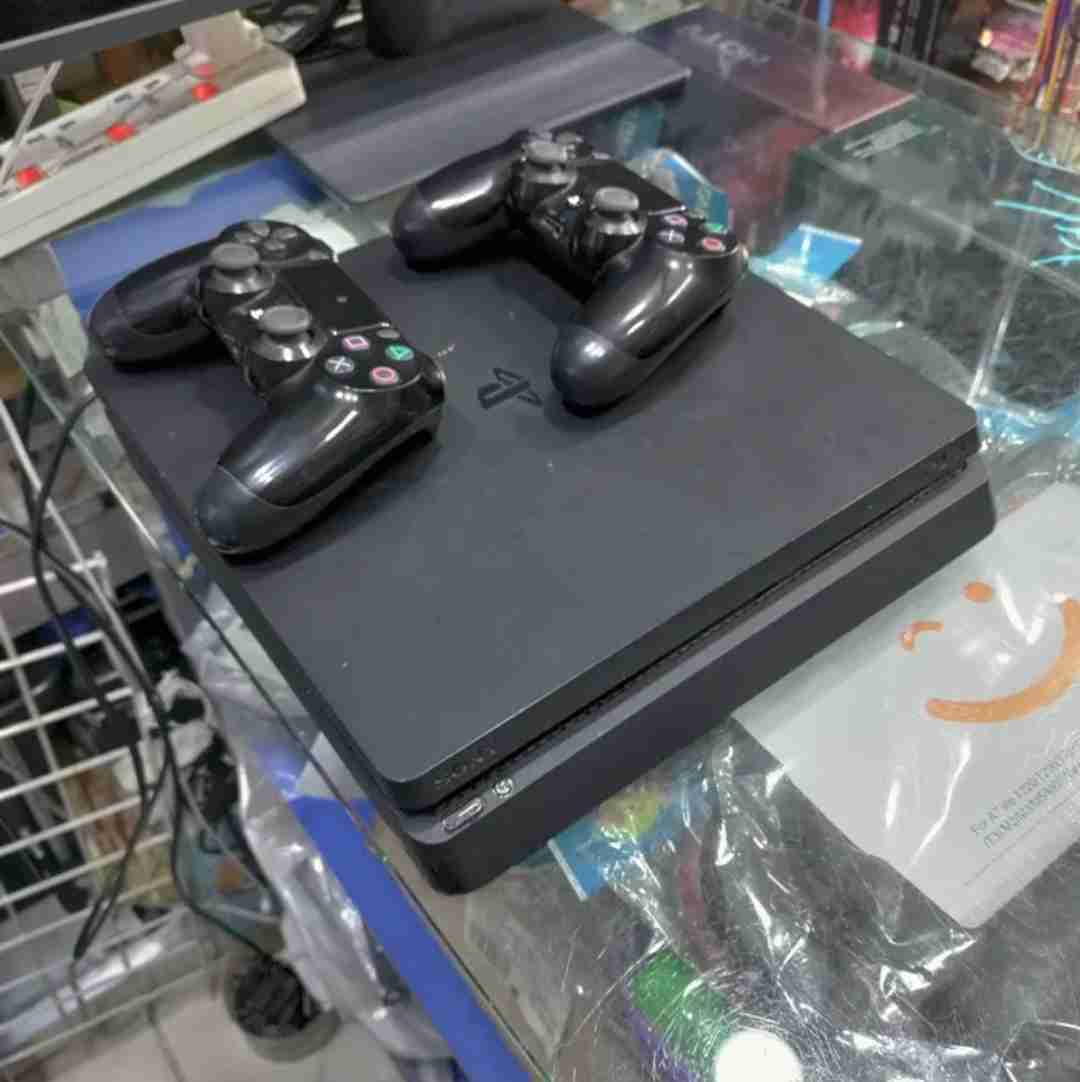 Playstation 4 500GB With controller