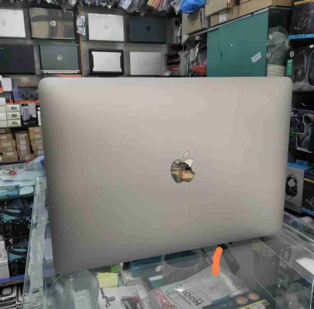 Apple MacBook Pro 2019 core i5 256GB SSD Storage 8GB ram retina display