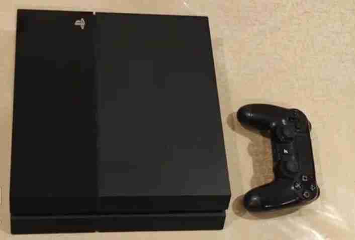 Sony Playstation 4 (500 GB)