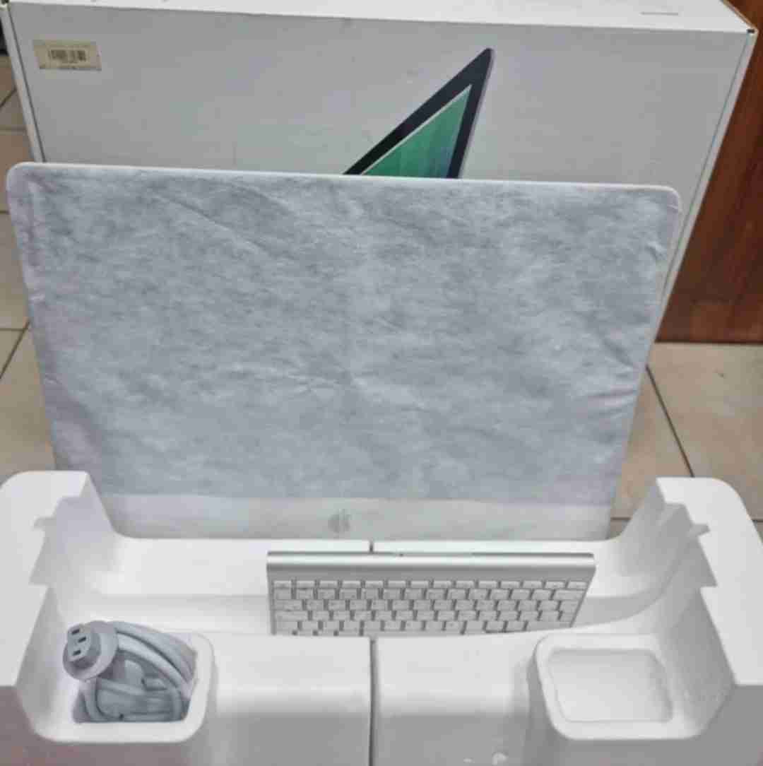 للبيع كمبيوتر مكتبي بالكرتون I MAC / core i5/ Ram 8 GB/500 GB