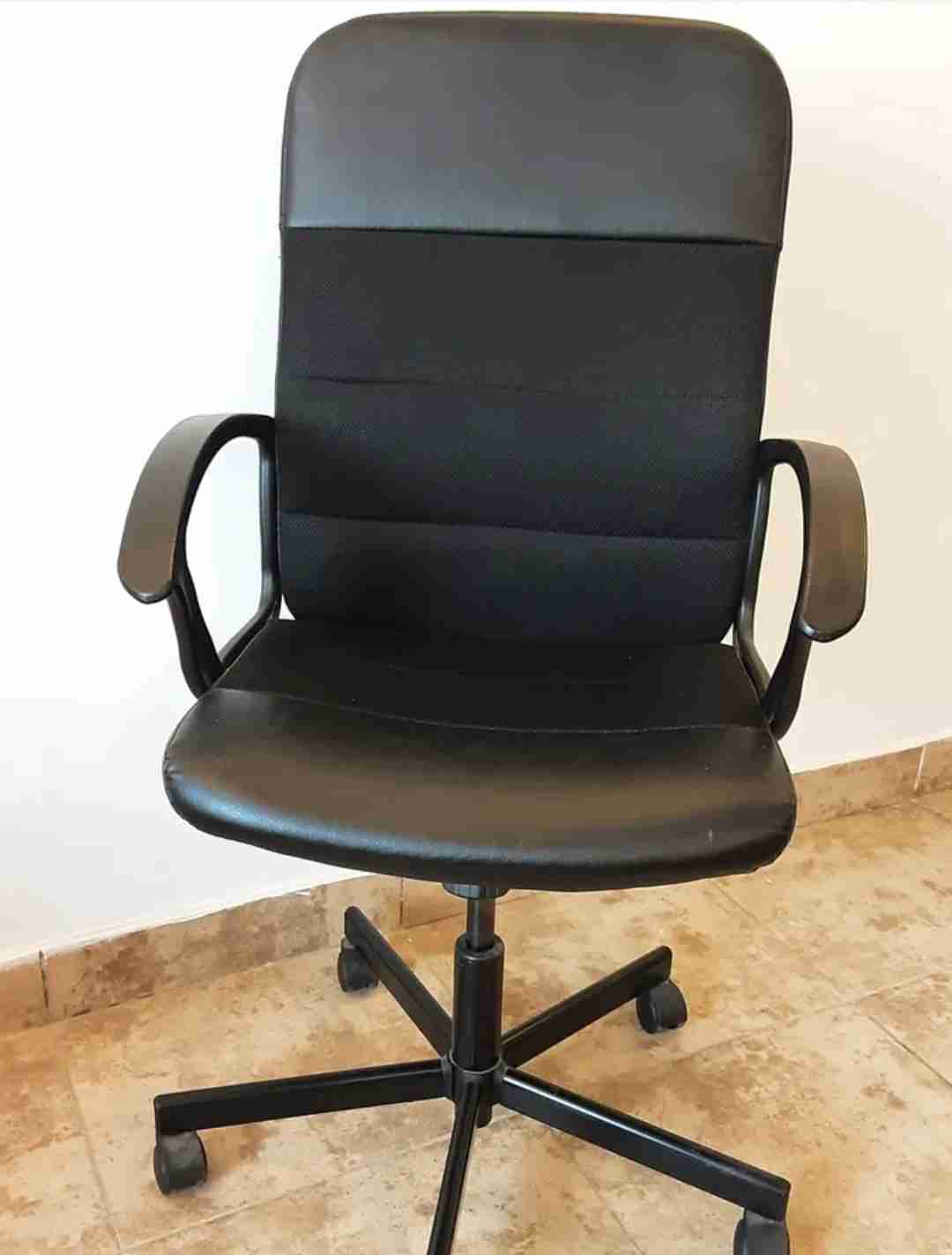 Chair black