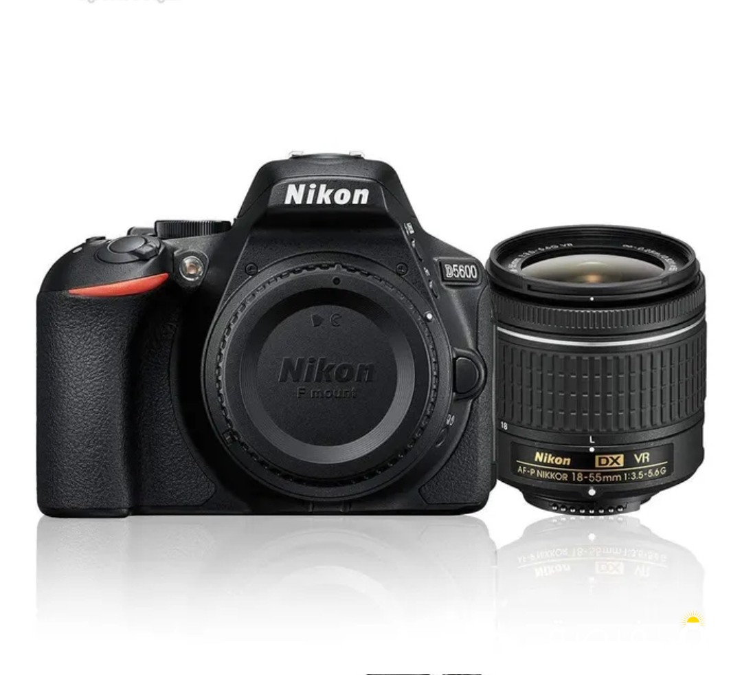 NIKON D5600 للبيع كاميرا