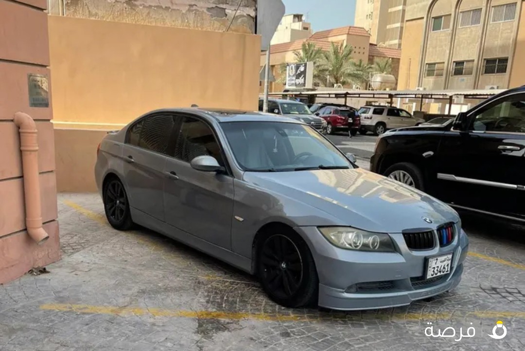 للبيع BMW 330 اربع أبواب موديل 2007 اللون تركواز من الداخل رمادي تحتاج مخ جير السعر 550 د.ك